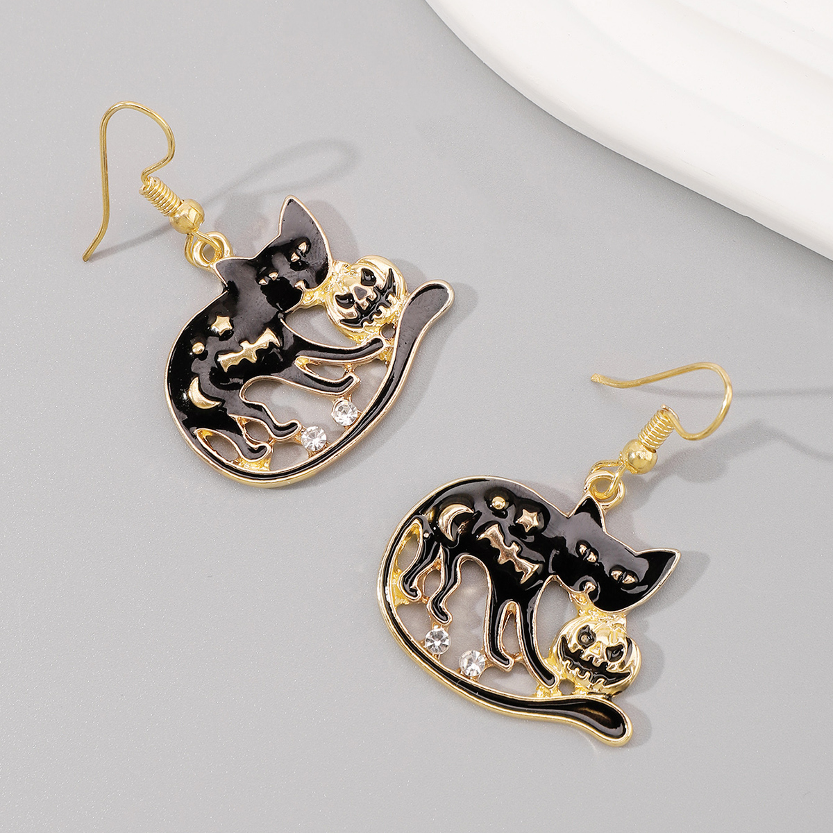 1 Pair Exaggerated Funny Modern Style Cat Skull Enamel Alloy Ear Hook display picture 10