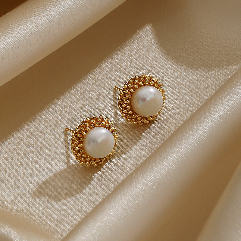 1 Pair Retro C Shape Round Plating Inlay Copper Freshwater Pearl 18k Gold Plated Ear Studs display picture 4