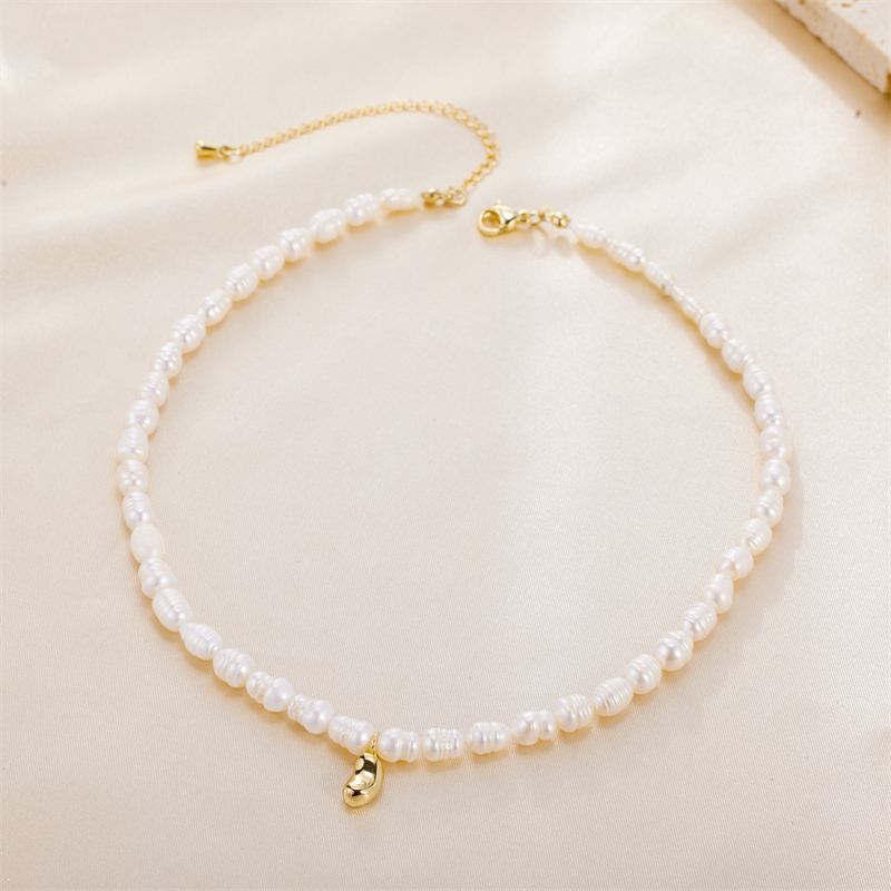 Romantic Simple Style Irregular Moon Stainless Steel Freshwater Pearl 18k Gold Plated Pendant Necklace In Bulk display picture 4