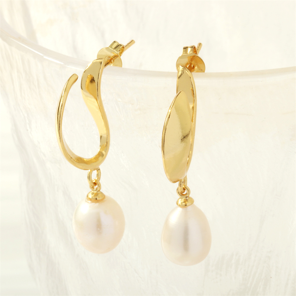 1 Paar Elegant Einfacher Stil Irregulär Überzug Inlay Kupfer Perle 18 Karat Vergoldet Tropfenohrringe display picture 6