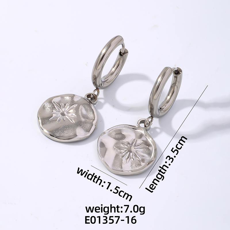 1 Pair IG Style Simple Style Star Heart Shape Polishing Plating Carving 304 Stainless Steel K Gold Plated Rhodium Plated Drop Earrings display picture 1