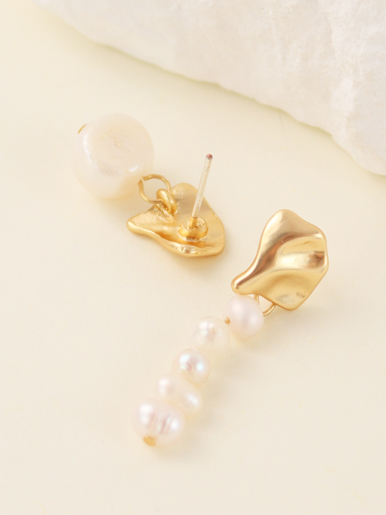 1 Pair Simple Style Geometric Flower Enamel Inlay Alloy Rhinestones Pearl Drop Earrings Ear Studs display picture 3