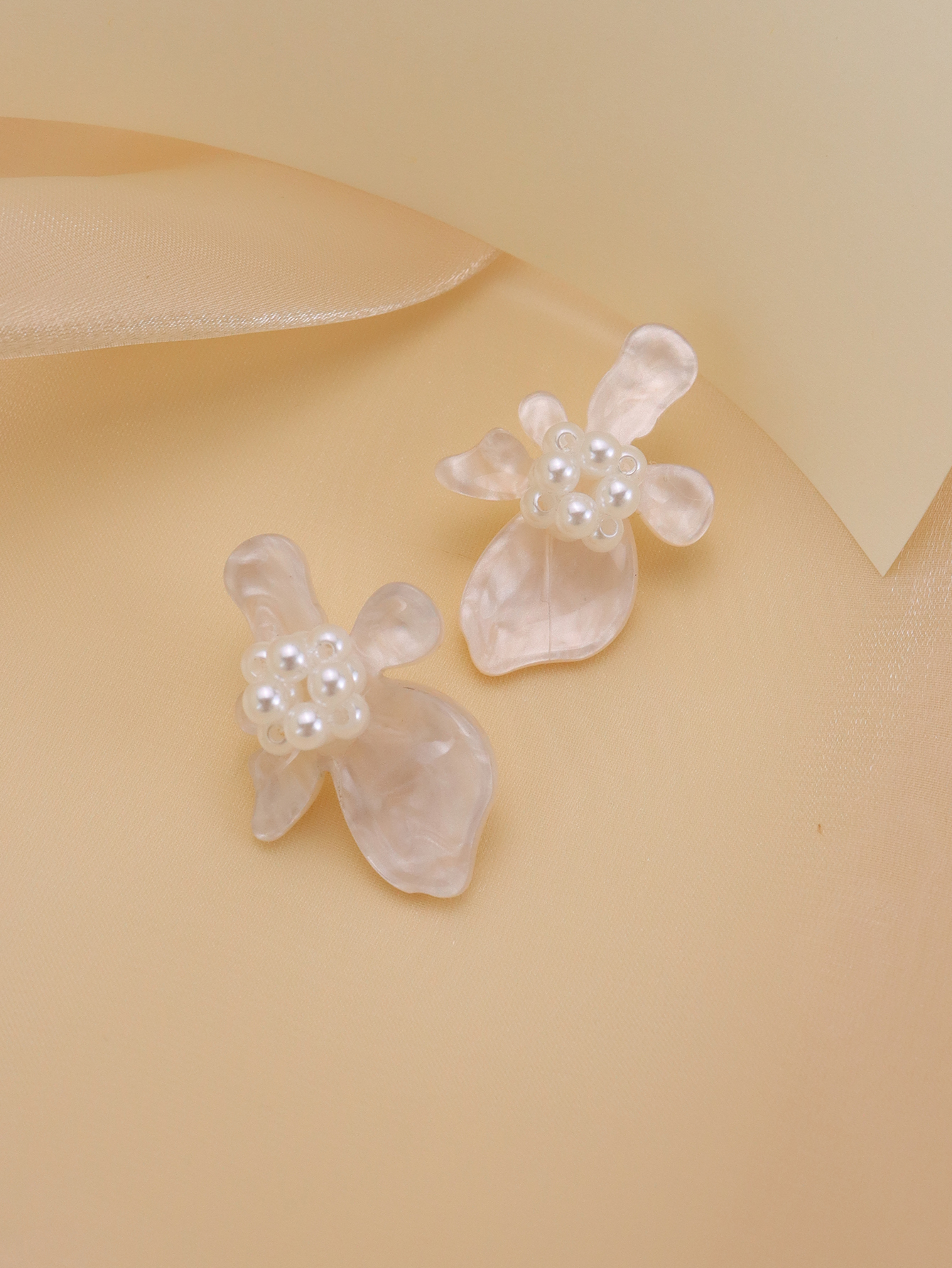 1 Pair Simple Style Geometric Flower Enamel Inlay Alloy Rhinestones Pearl Drop Earrings Ear Studs display picture 15
