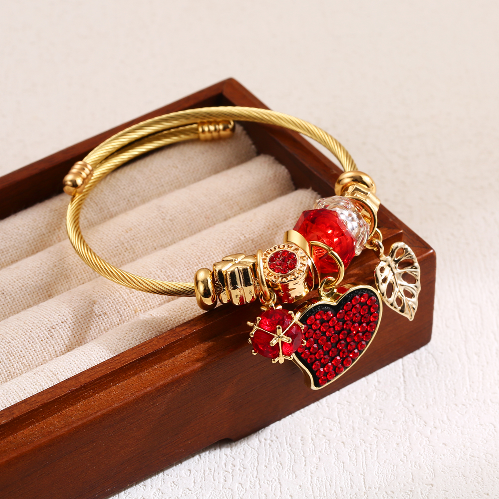 Elegant Luxurious Heart Shape Stainless Steel Alloy Beaded Hollow Out Inlay Rhinestones Wristband Bangle display picture 3