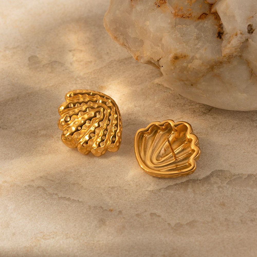 1 Pair Simple Style Classic Style Shell Plating 316 Stainless Steel  18K Gold Plated Ear Studs display picture 3