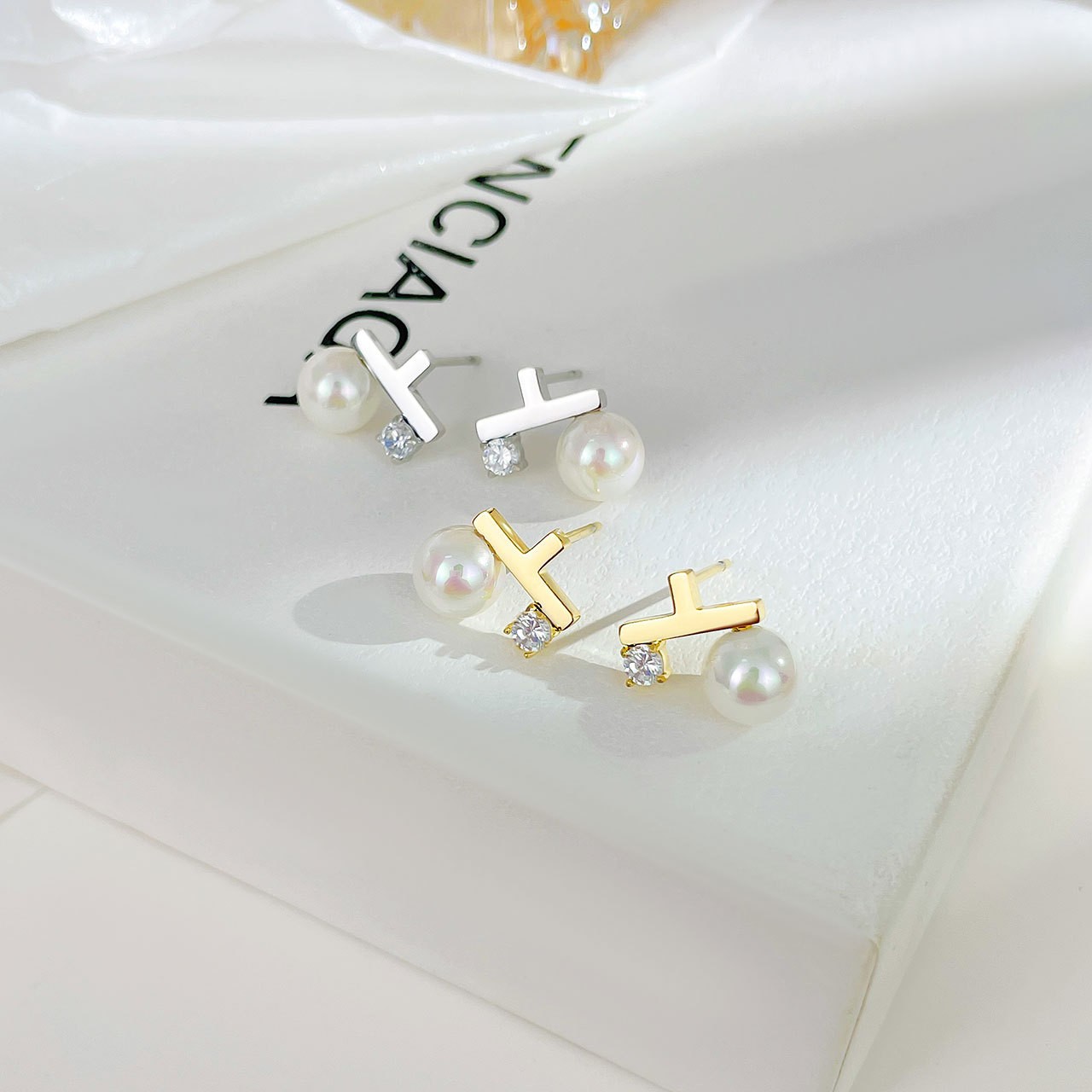 1 Pair Casual Simple Style Geometric Plating Inlay Stainless Steel Pearl Zircon White Gold Plated Gold Plated Ear Studs display picture 1