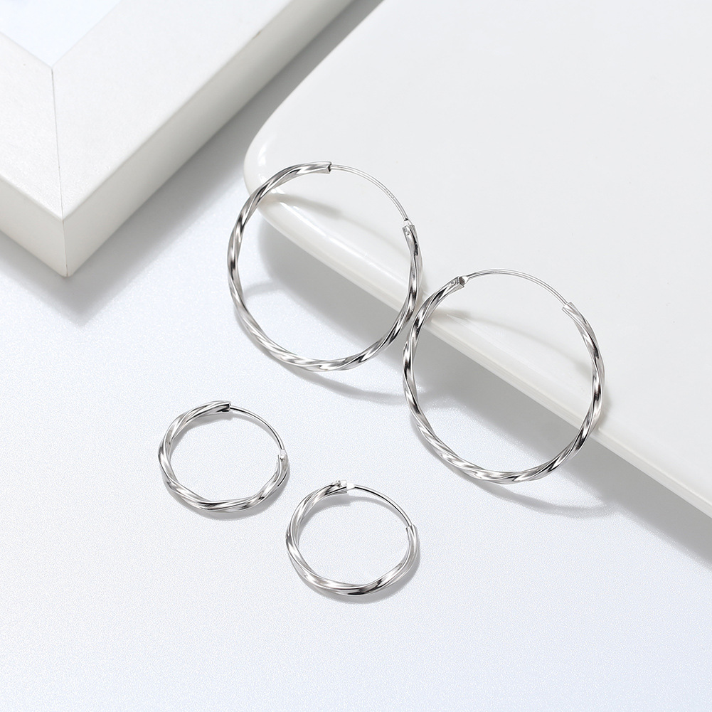 1 Pair Modern Style Classic Style Korean Style Circle Plating Sterling Silver White Gold Plated Rhodium Plated Silver Plated Hoop Earrings display picture 1