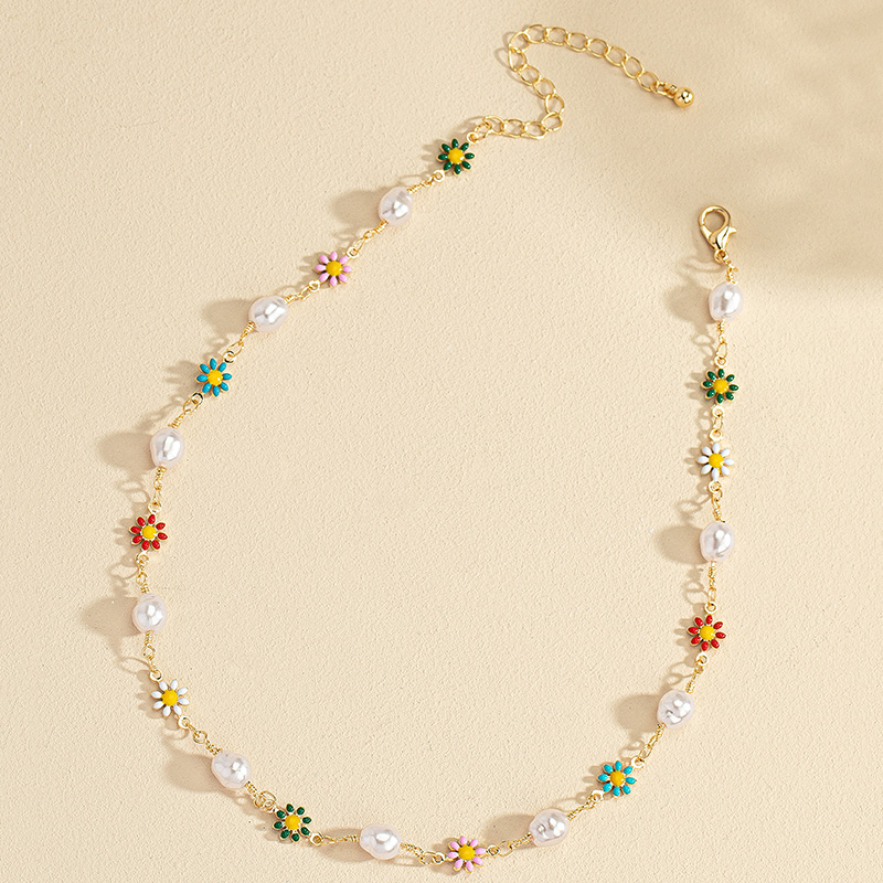 Ig-stil Retro Französische Art Perle Gänseblümchen Legierung Überzug Frau Halskette display picture 3