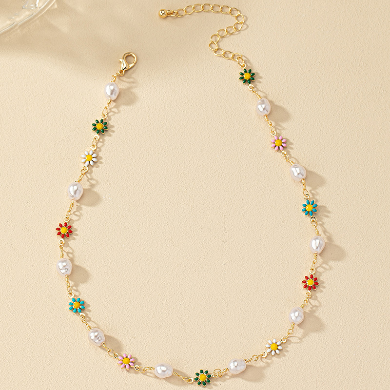 Ig-stil Retro Französische Art Perle Gänseblümchen Legierung Überzug Frau Halskette display picture 4
