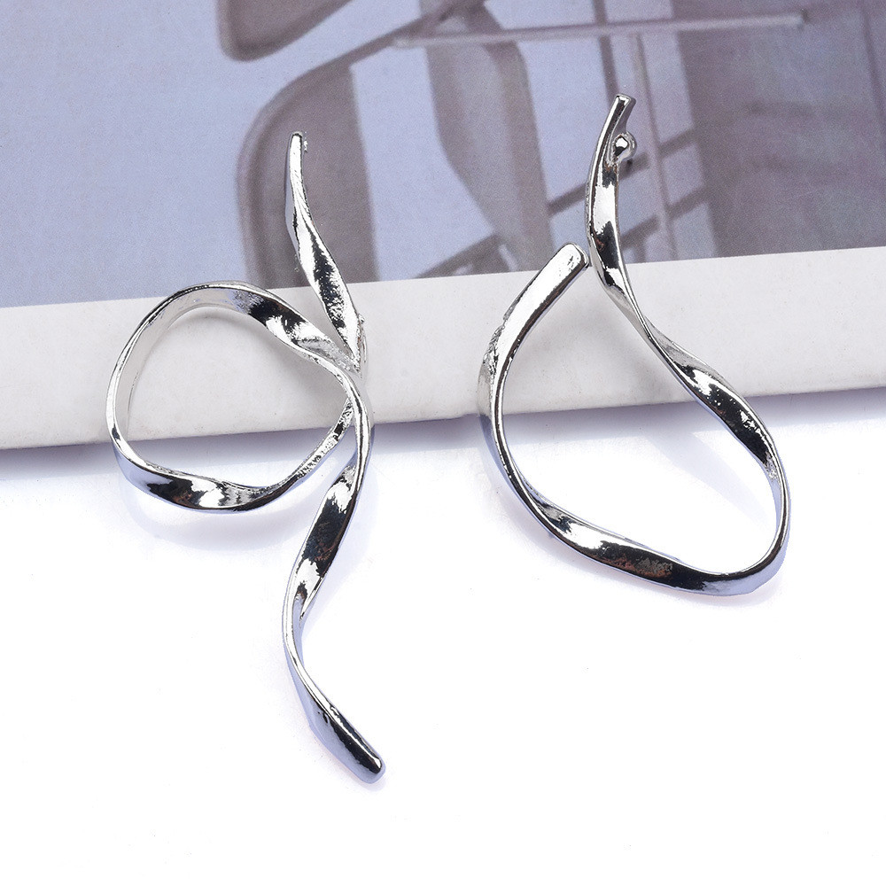 1 Pair Simple Style Irregular Plating Metal Ear Studs display picture 8