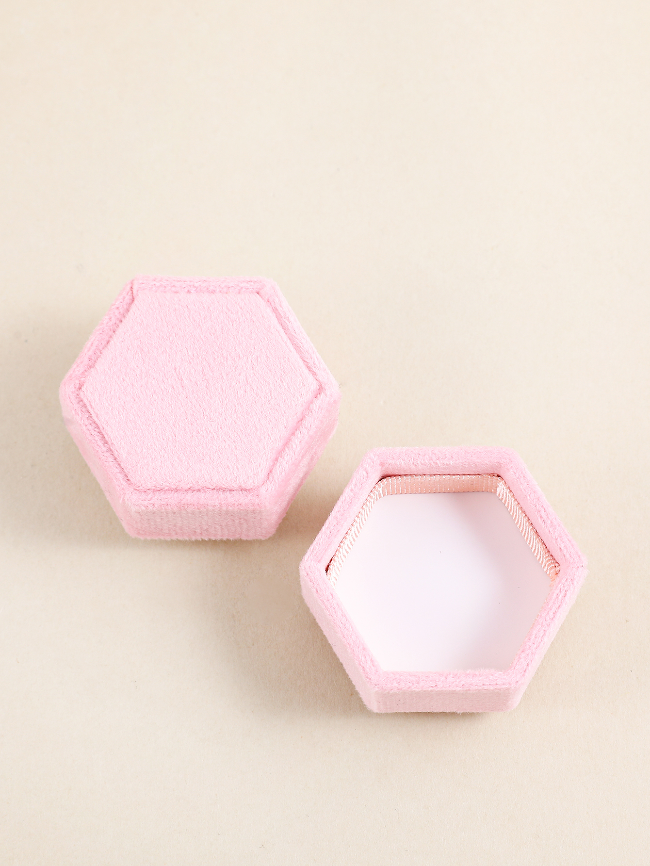 A Velvet Jewelry Single Ring Box Hexagonal Box Jewelry Ornament Flannel Gift Box display picture 3