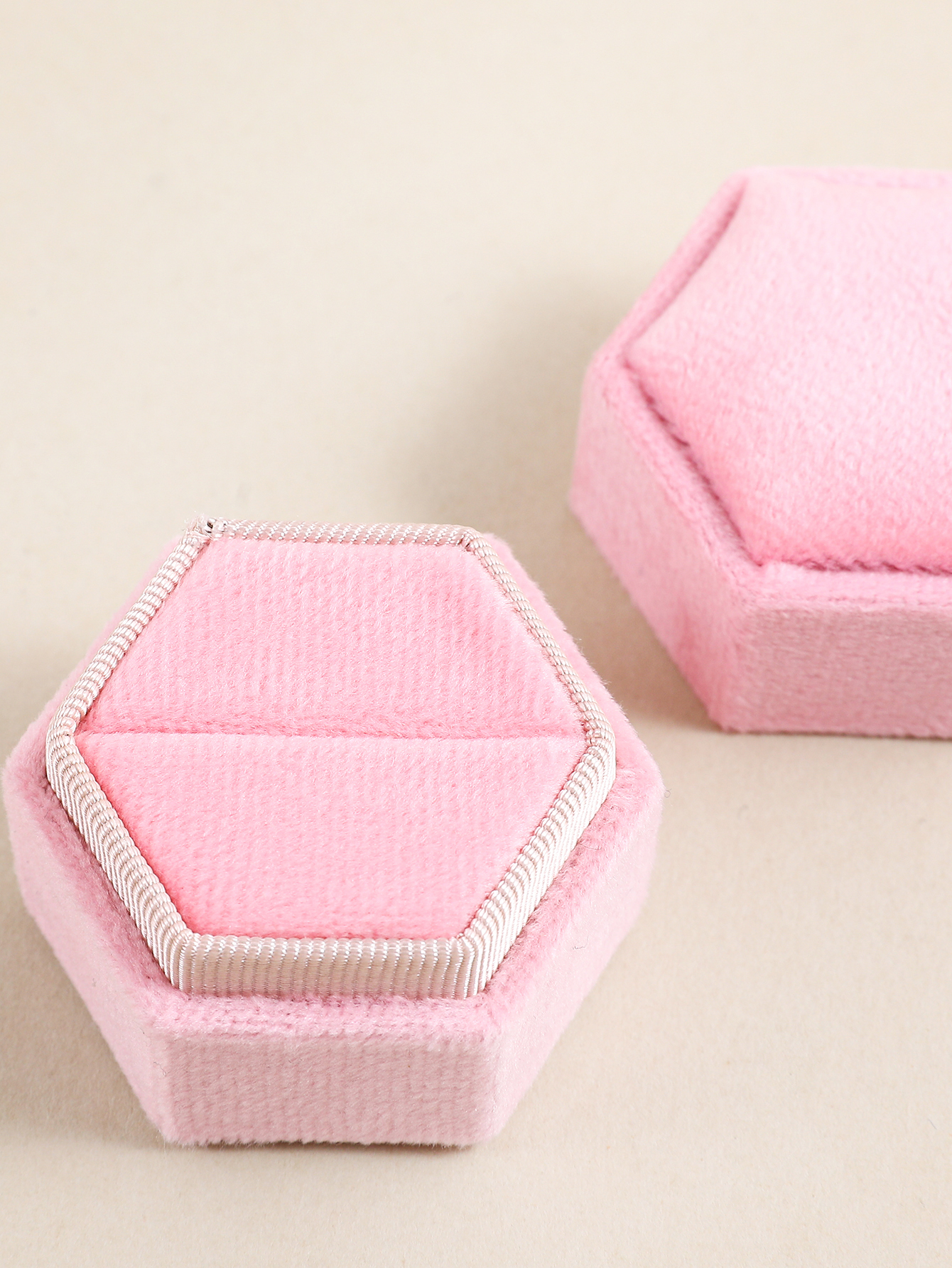 A Velvet Jewelry Single Ring Box Hexagonal Box Jewelry Ornament Flannel Gift Box display picture 5