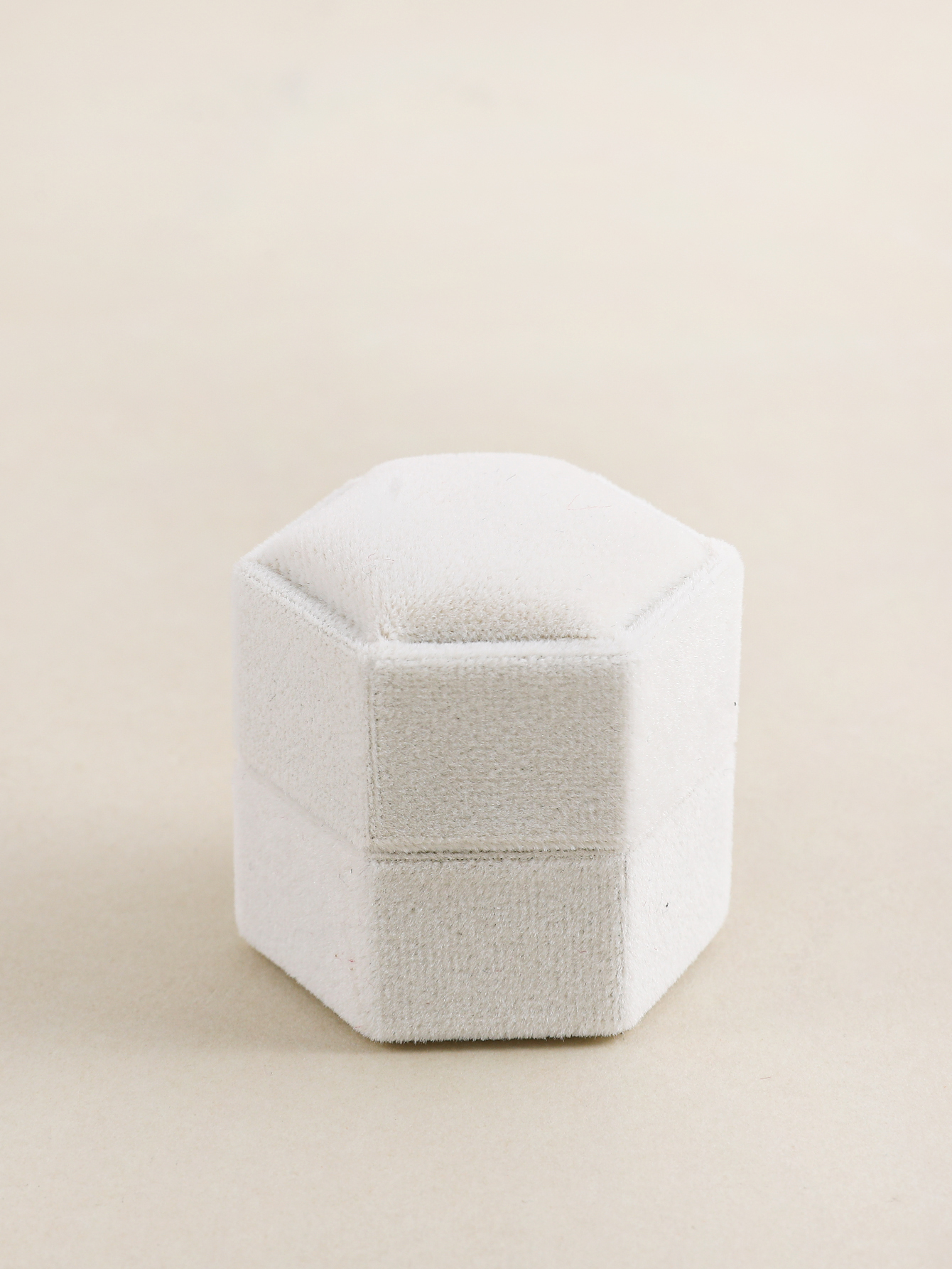 A Velvet Jewelry Single Ring Box Hexagonal Box Jewelry Ornament Flannel Gift Box display picture 9