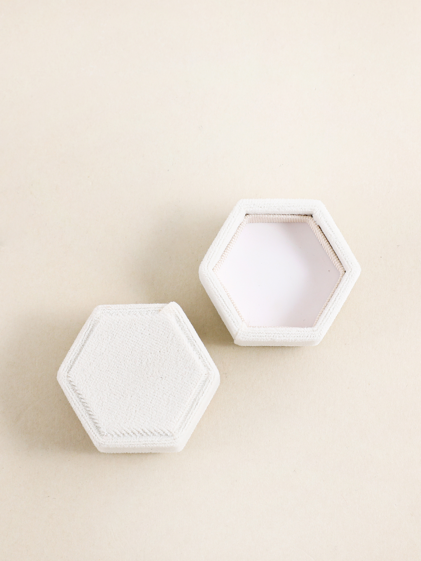 A Velvet Jewelry Single Ring Box Hexagonal Box Jewelry Ornament Flannel Gift Box display picture 8