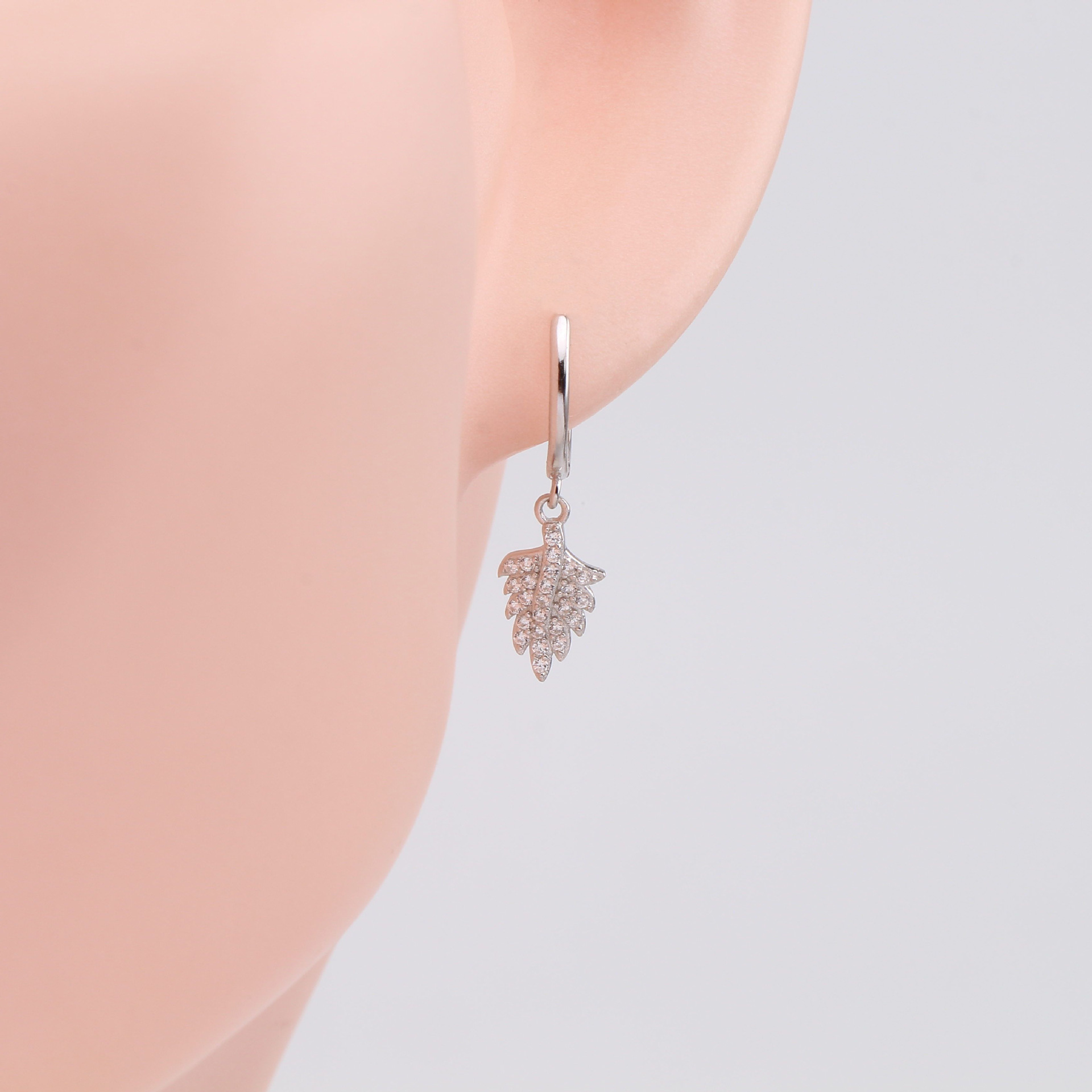 1 Pair Vintage Style Simple Style Leaf Solid Color Inlay Sterling Silver Zircon Drop Earrings display picture 6