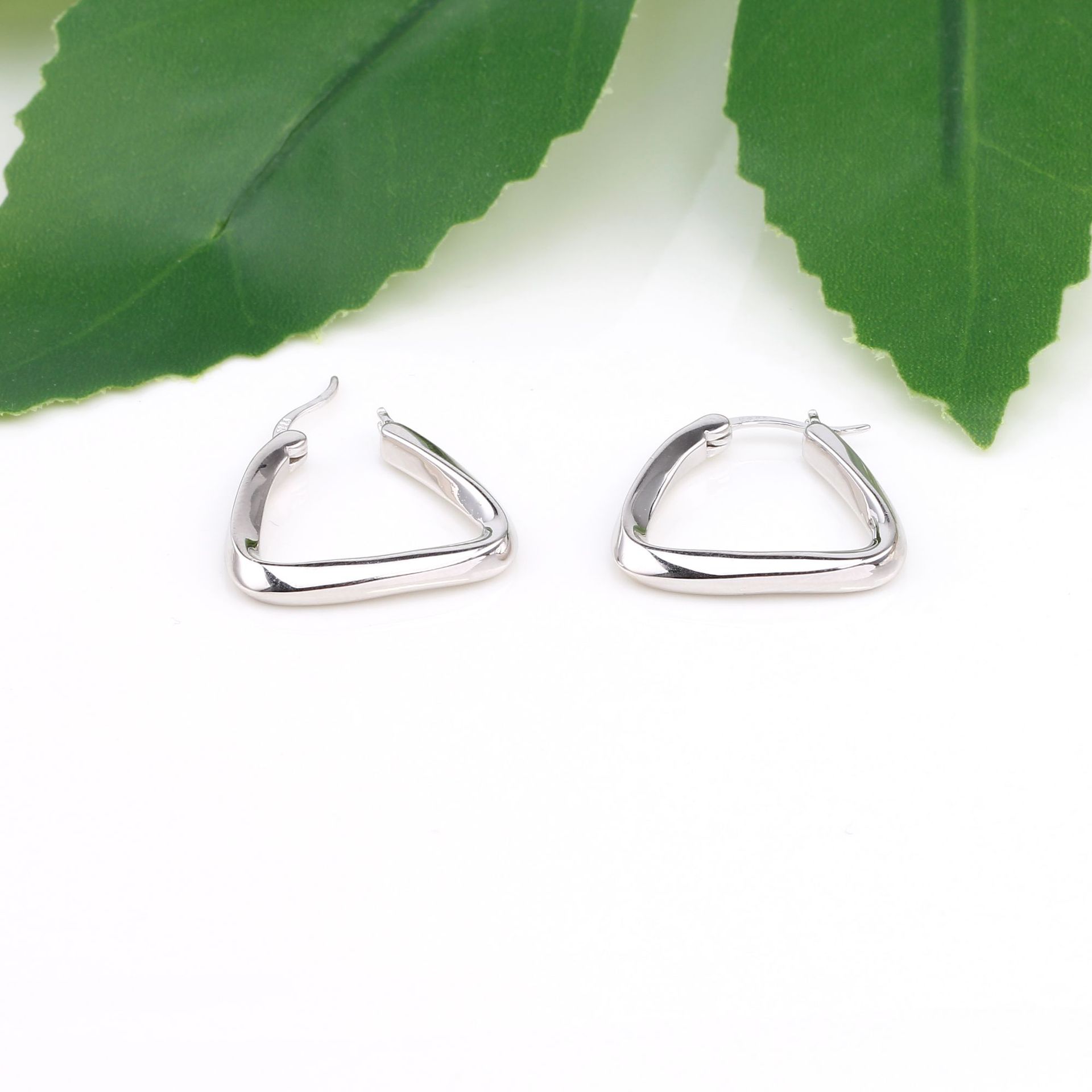 1 Pair Modern Style Commute Geometric Plating Sterling Silver Earrings display picture 12