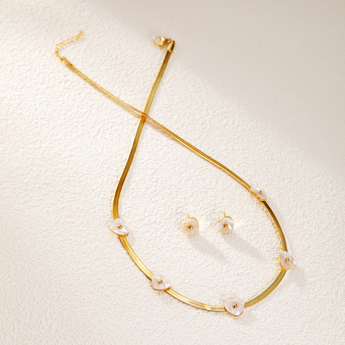 201 Edelstahl Hülse 18 Karat Vergoldet Elegant Einfacher Stil Überzug Stern Herzform Blume Ohrringe Halskette display picture 13