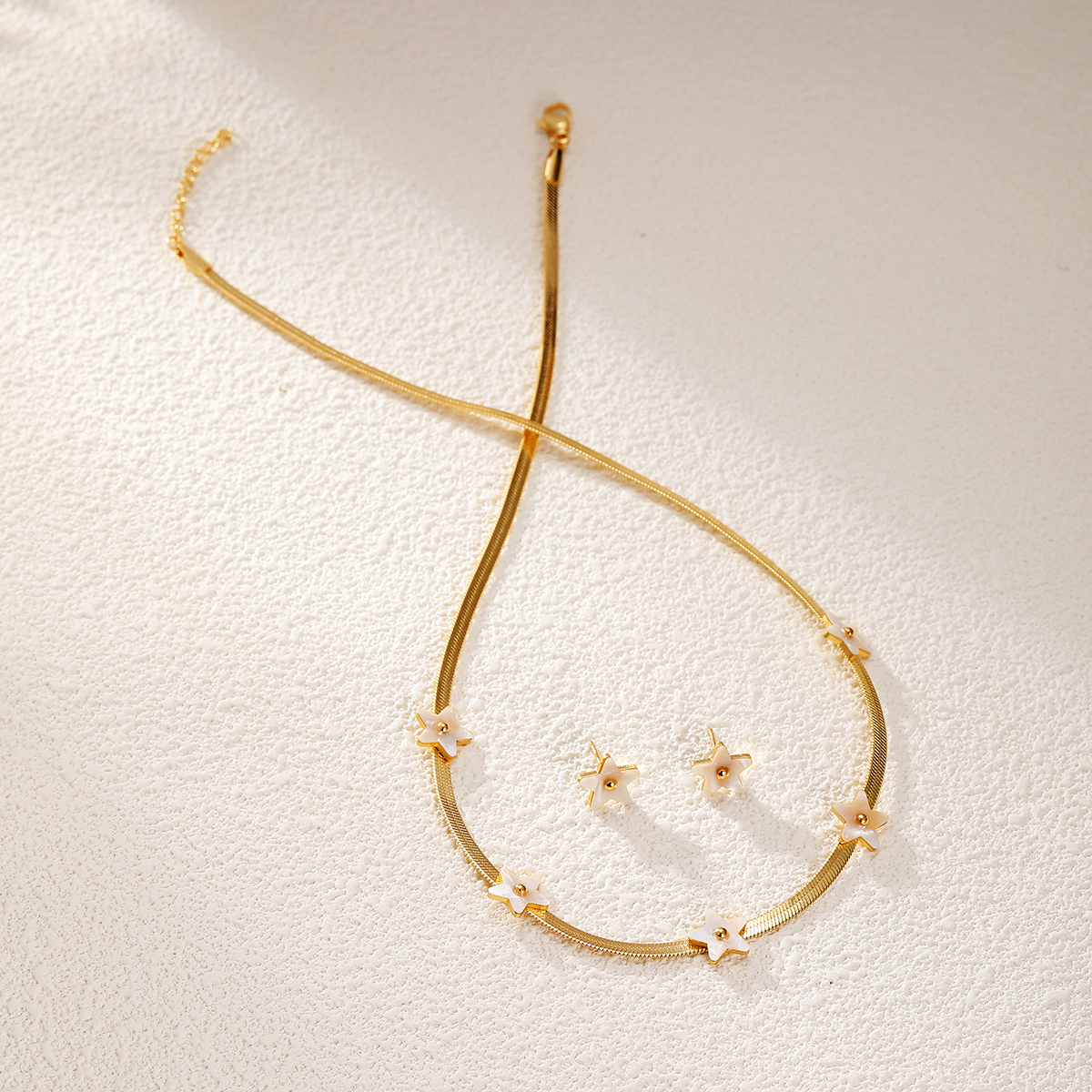 201 Edelstahl Hülse 18 Karat Vergoldet Elegant Einfacher Stil Überzug Stern Herzform Blume Ohrringe Halskette display picture 23