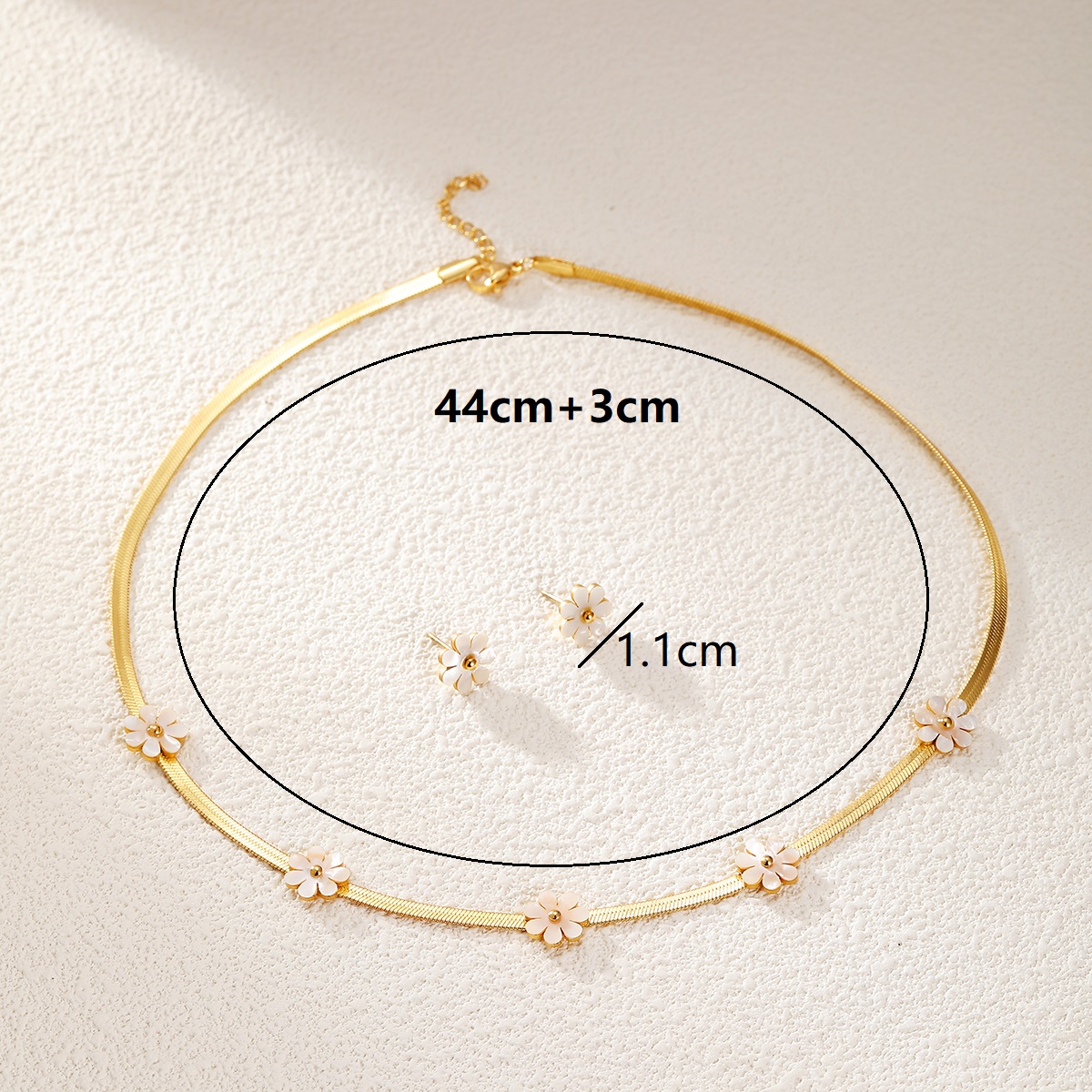 Acero Inoxidable 201 Cascarón Chapados en oro de 18k Elegante Estilo Simple Enchapado Estrella Forma De Corazón Flor Aretes Collar display picture 4