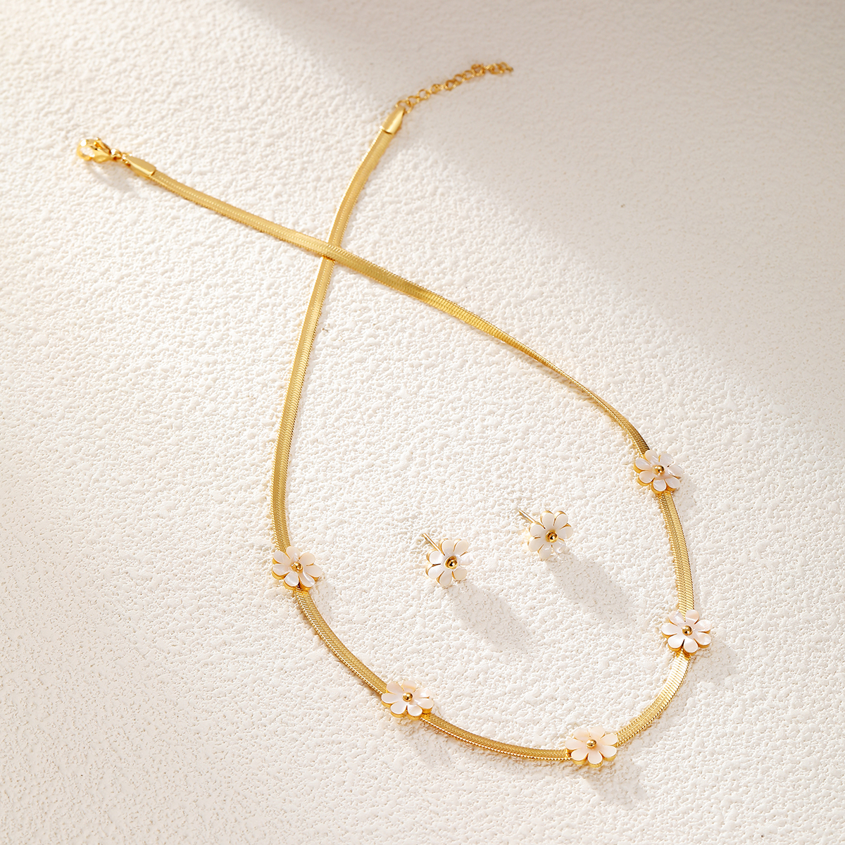 201 Edelstahl Hülse 18 Karat Vergoldet Elegant Einfacher Stil Überzug Stern Herzform Blume Ohrringe Halskette display picture 6