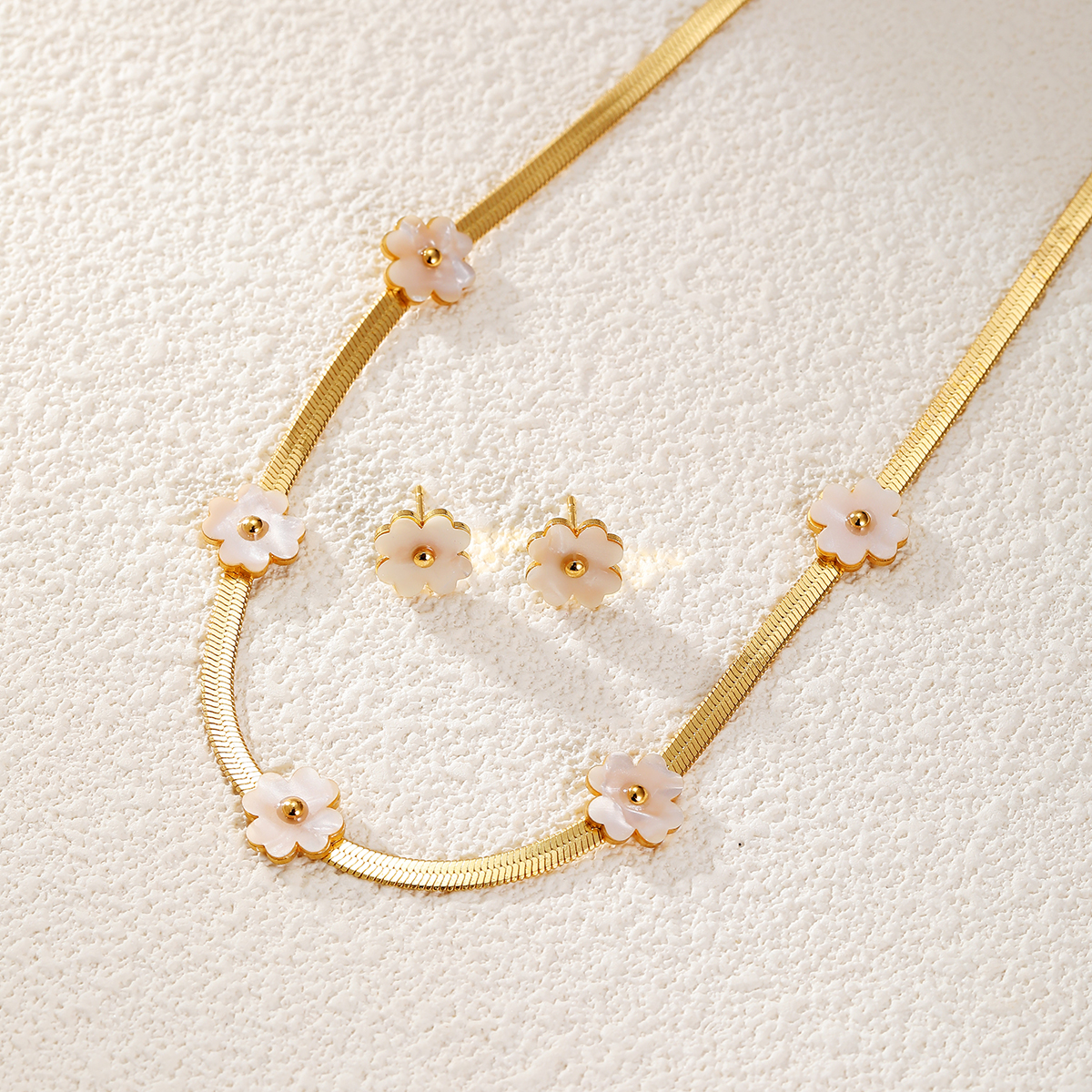 201 Edelstahl Hülse 18 Karat Vergoldet Elegant Einfacher Stil Überzug Stern Herzform Blume Ohrringe Halskette display picture 10