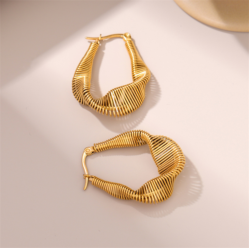 1 Pair Retro Simple Style U Shape Twist Plating 201 Stainless Steel 18K Gold Plated Earrings display picture 1