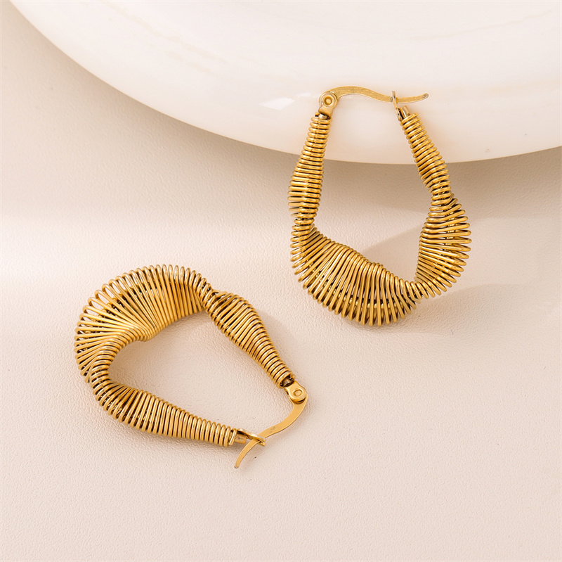 1 Pair Retro Simple Style U Shape Twist Plating 201 Stainless Steel 18K Gold Plated Earrings display picture 3