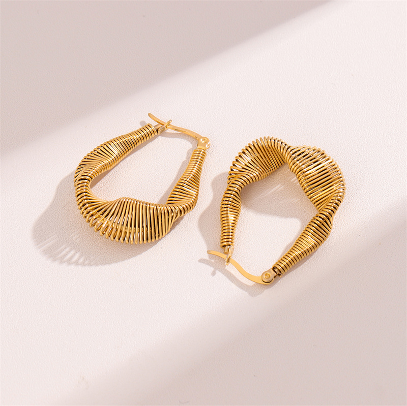 1 Pair Retro Simple Style U Shape Twist Plating 201 Stainless Steel 18K Gold Plated Earrings display picture 2