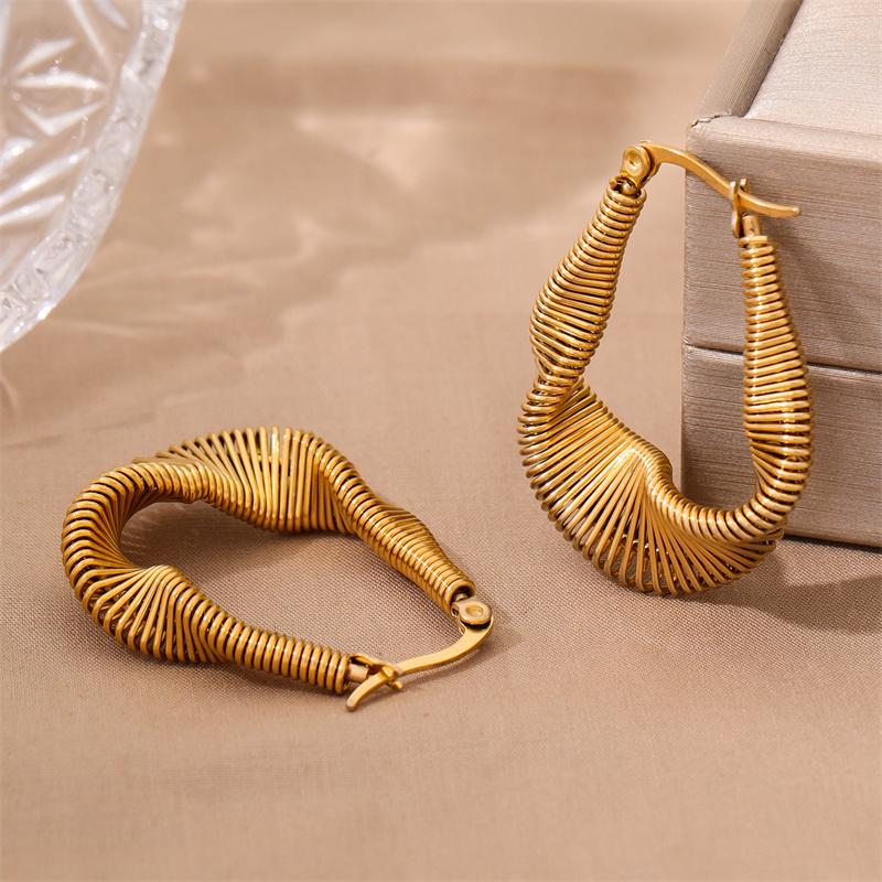 1 Pair Retro Simple Style U Shape Twist Plating 201 Stainless Steel 18K Gold Plated Earrings display picture 4
