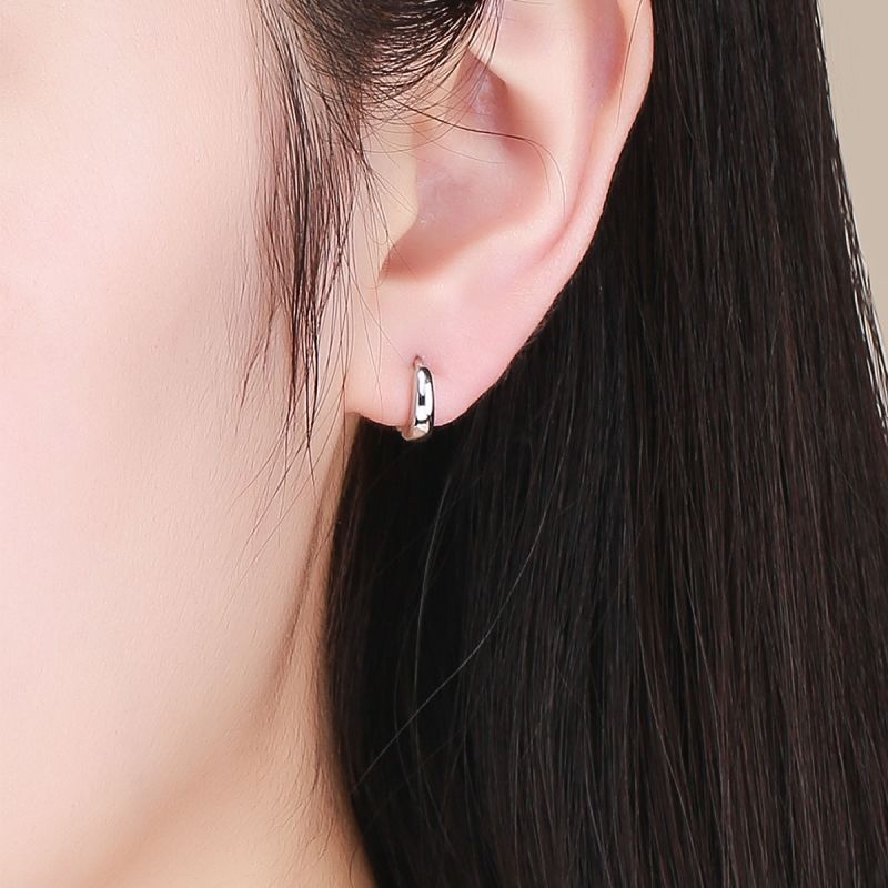 1 Pair Simple Style Solid Color Plating Sterling Silver Silver Plated Hoop Earrings display picture 5