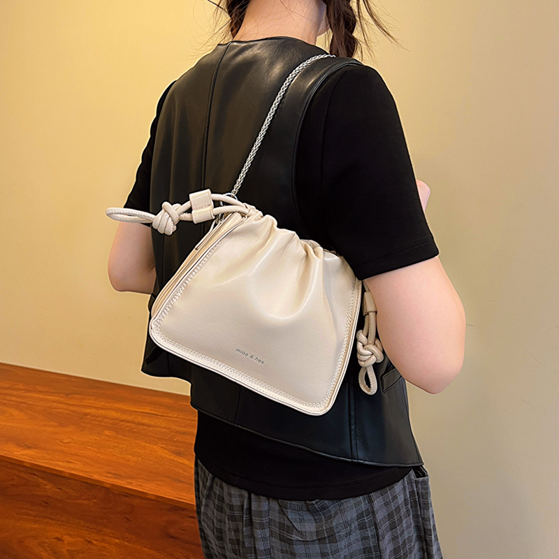 Women's Pu Leather Solid Color Elegant Bucket String Shoulder Bag Crossbody Bag display picture 10
