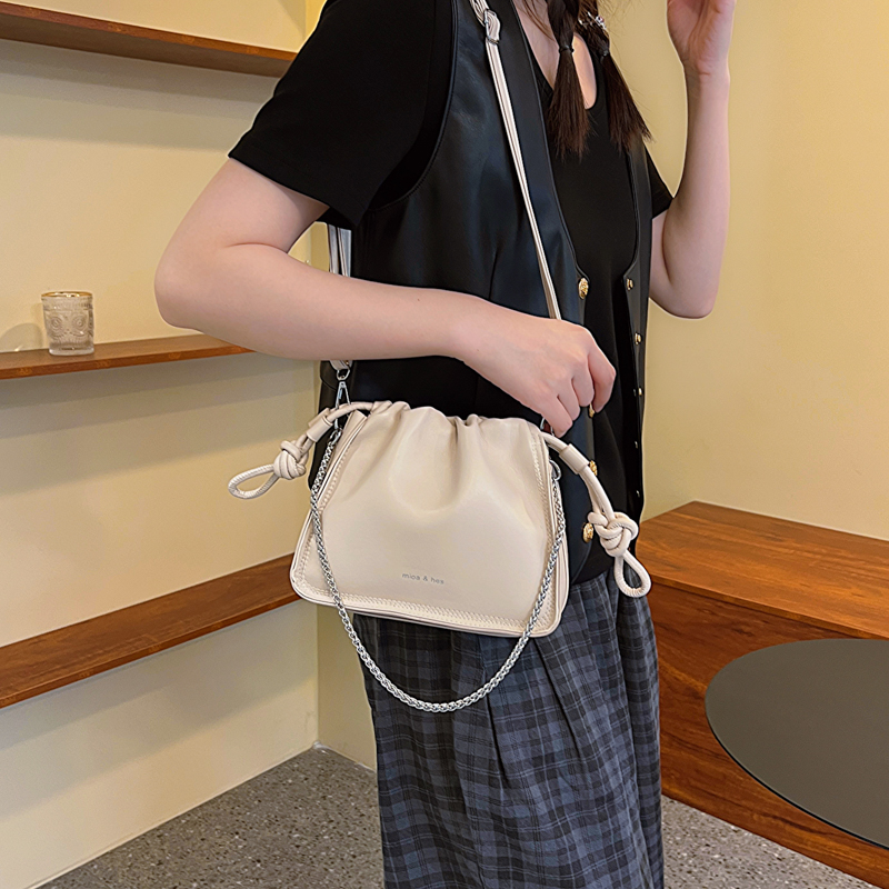 Women's Pu Leather Solid Color Elegant Bucket String Shoulder Bag Crossbody Bag display picture 7