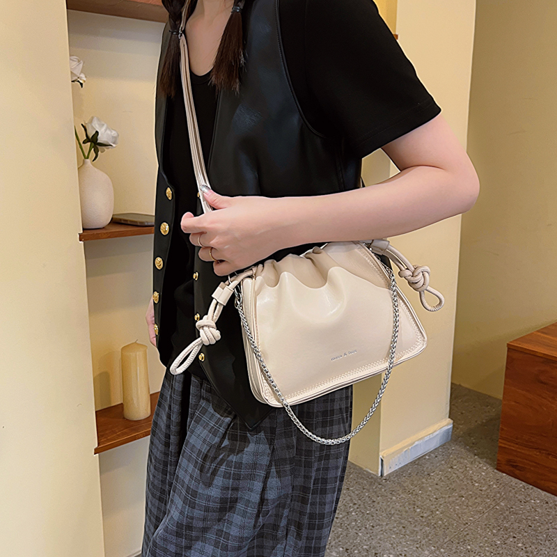 Women's Pu Leather Solid Color Elegant Bucket String Shoulder Bag Crossbody Bag display picture 5