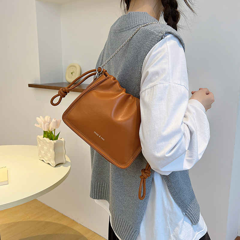 Women's Pu Leather Solid Color Elegant Bucket String Shoulder Bag Crossbody Bag display picture 2