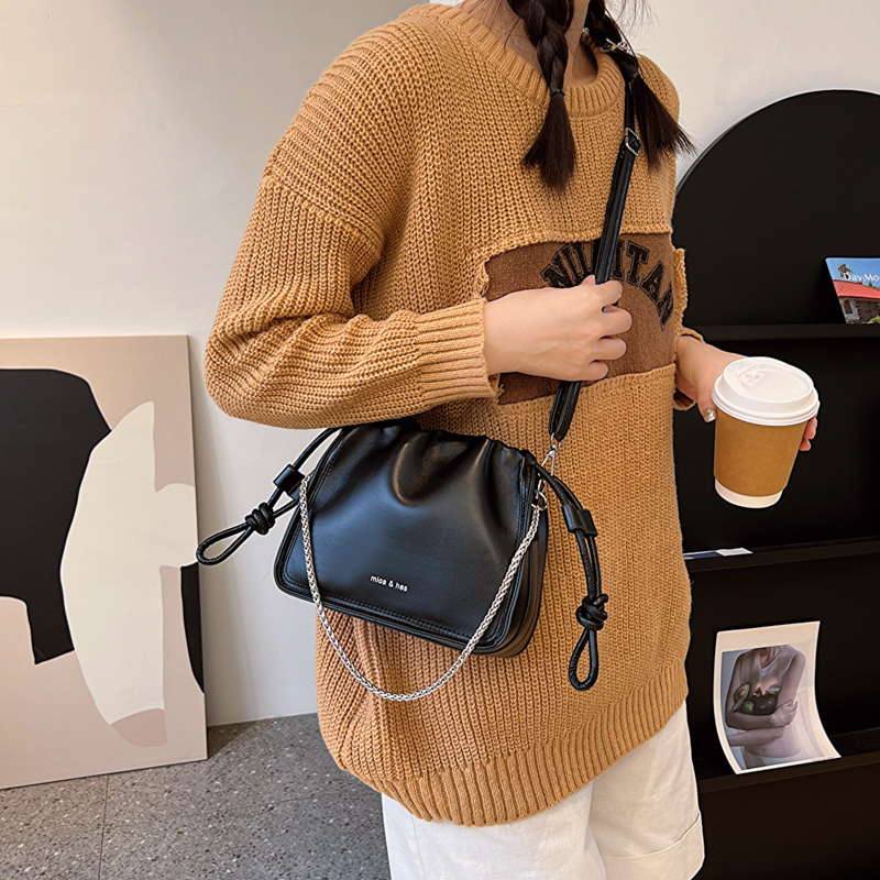 Women's Pu Leather Solid Color Elegant Bucket String Shoulder Bag Crossbody Bag display picture 12