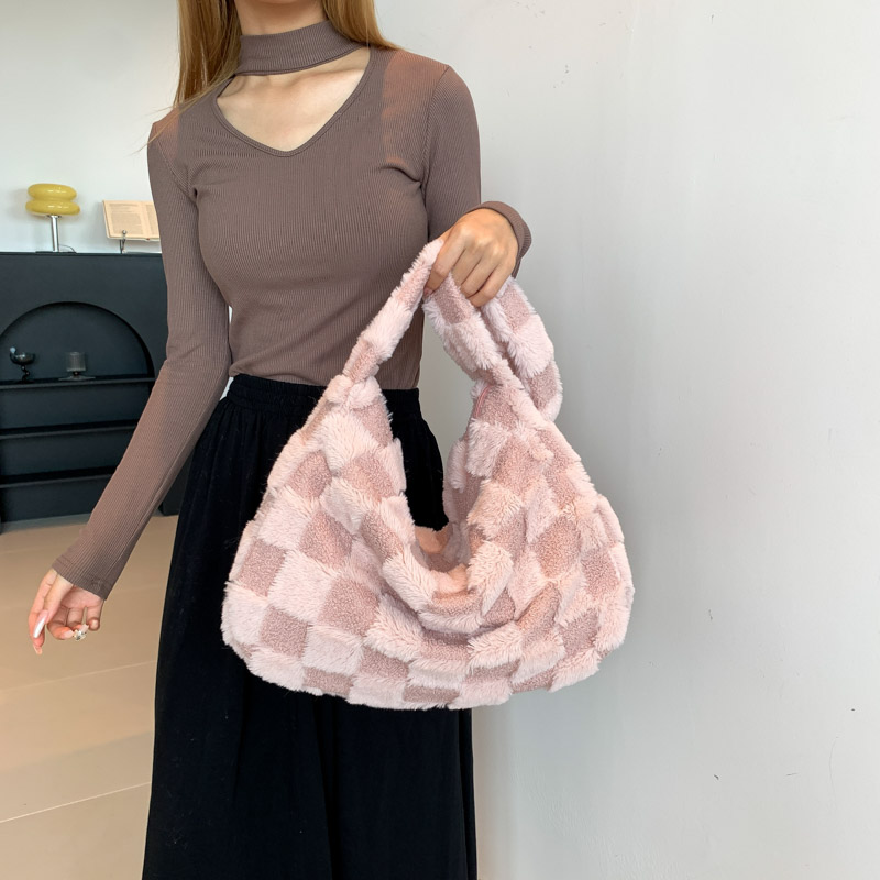 Women's Autumn&winter Plush Color Block Streetwear Square Zipper Shoulder Bag Underarm Bag display picture 7