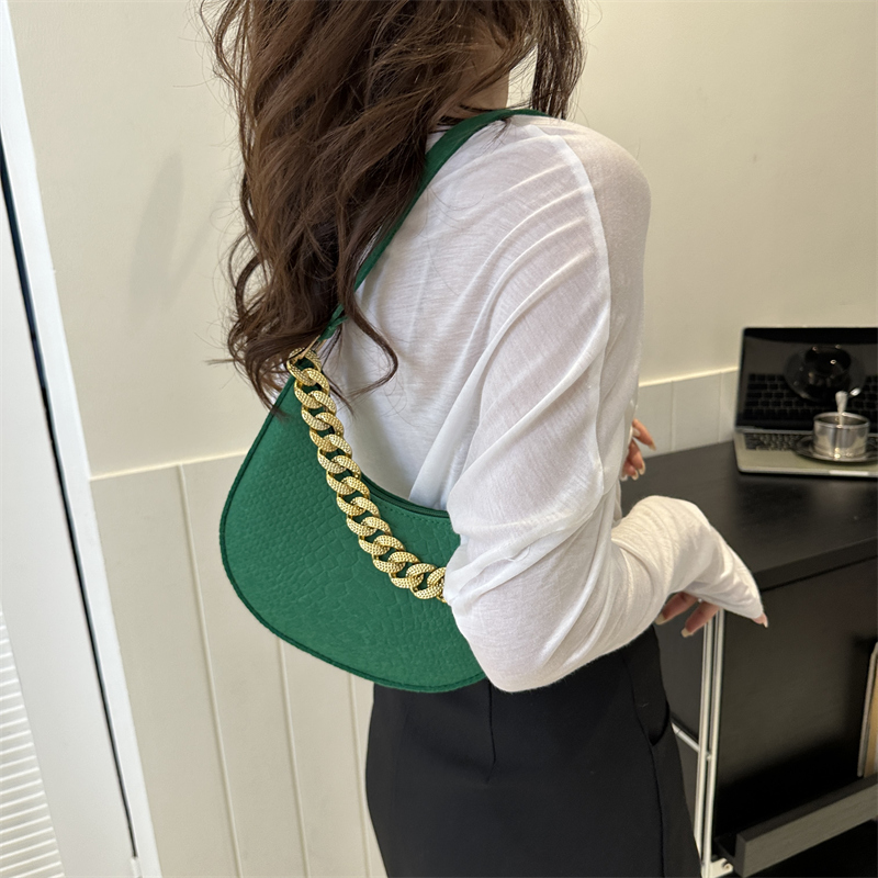 Women's All Seasons Felt Cloth Solid Color Streetwear Dumpling Shape Zipper Shoulder Bag Underarm Bag display picture 10