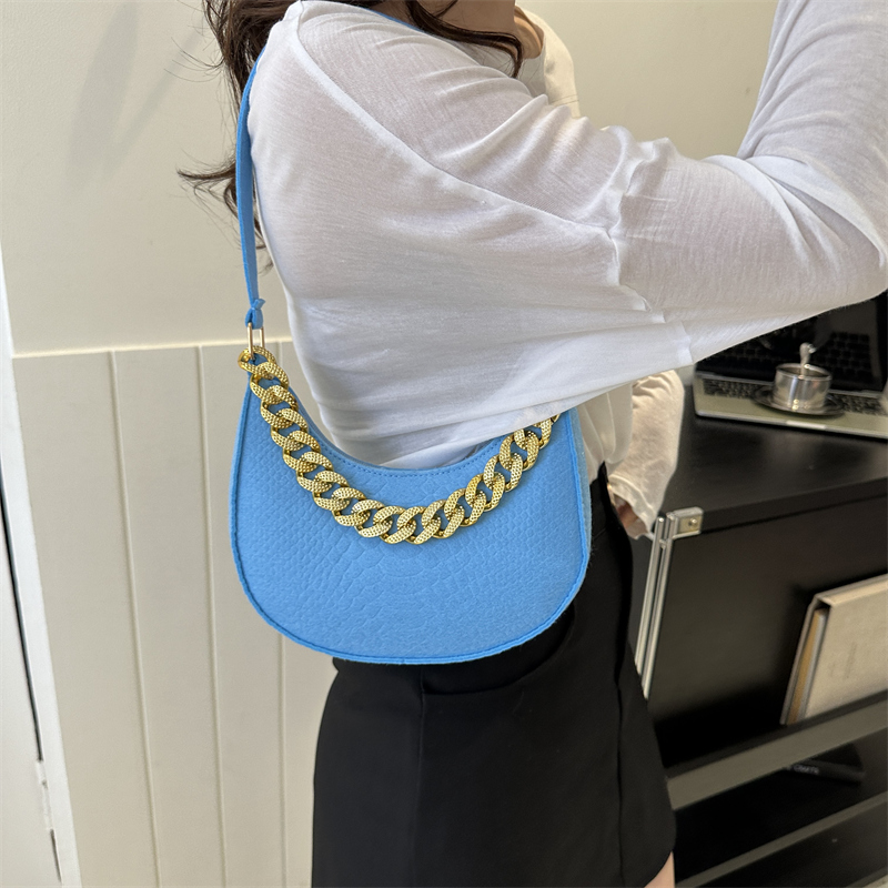 Women's All Seasons Felt Cloth Solid Color Streetwear Dumpling Shape Zipper Shoulder Bag Underarm Bag display picture 4