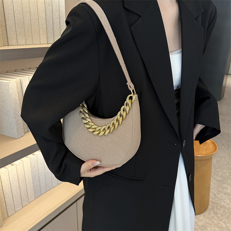 Women's All Seasons Felt Cloth Solid Color Streetwear Dumpling Shape Zipper Shoulder Bag Underarm Bag display picture 6