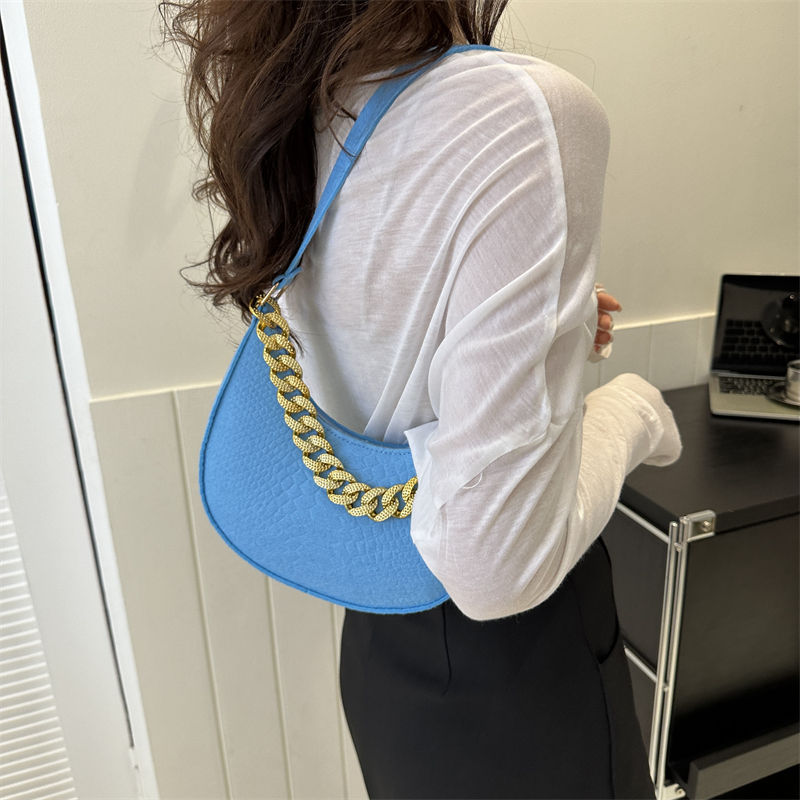 Femmes Toutes Les Saisons Feutrine Couleur Unie Vêtement De Rue Forme De Boulette Fermeture Éclair Sac D'épaule Sac Sous Les Bras display picture 16