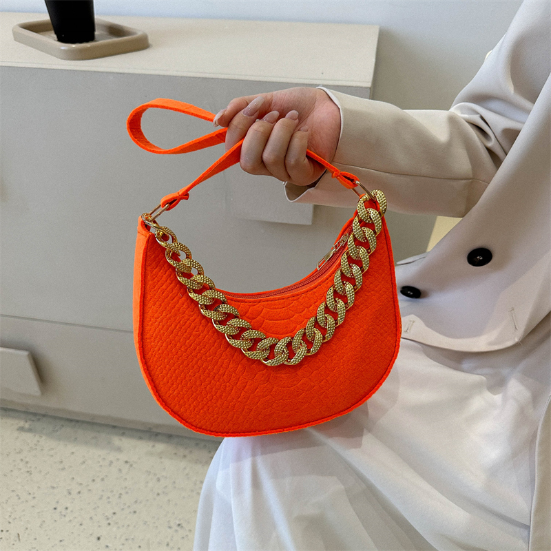 Women's All Seasons Felt Cloth Solid Color Streetwear Dumpling Shape Zipper Shoulder Bag Underarm Bag display picture 15