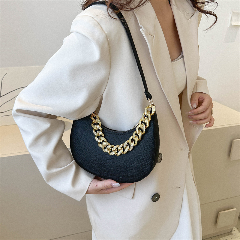 Women's All Seasons Felt Cloth Solid Color Streetwear Dumpling Shape Zipper Shoulder Bag Underarm Bag display picture 2