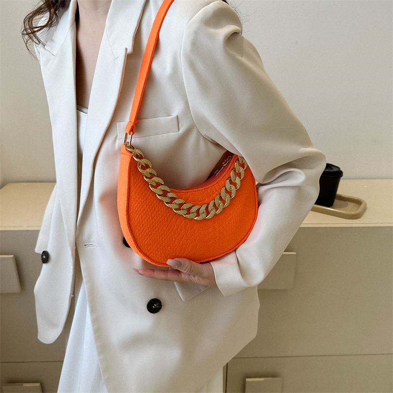 Women's All Seasons Felt Cloth Solid Color Streetwear Dumpling Shape Zipper Shoulder Bag Underarm Bag display picture 9