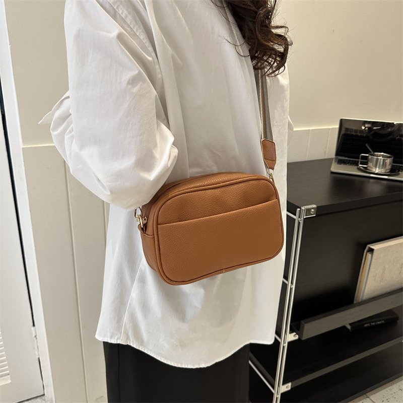 Women's Pu Leather Solid Color Vintage Style Square Zipper Shoulder Bag Crossbody Bag display picture 1