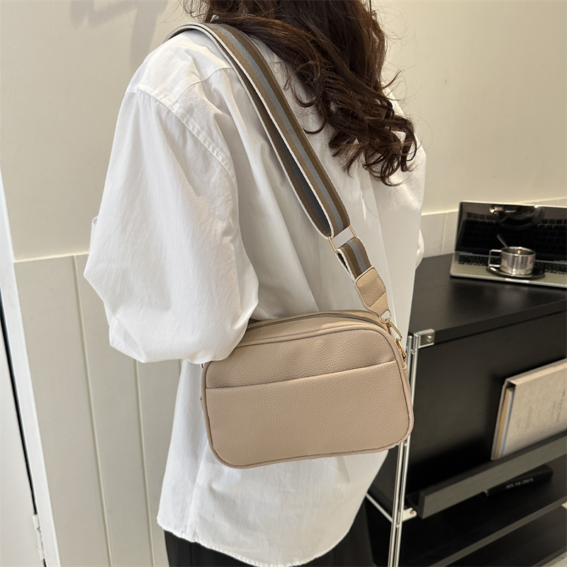 Women's Pu Leather Solid Color Vintage Style Square Zipper Shoulder Bag Crossbody Bag display picture 6