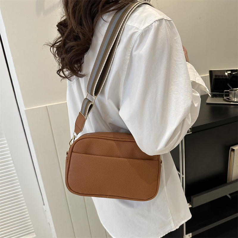Women's Pu Leather Solid Color Vintage Style Square Zipper Shoulder Bag Crossbody Bag display picture 7