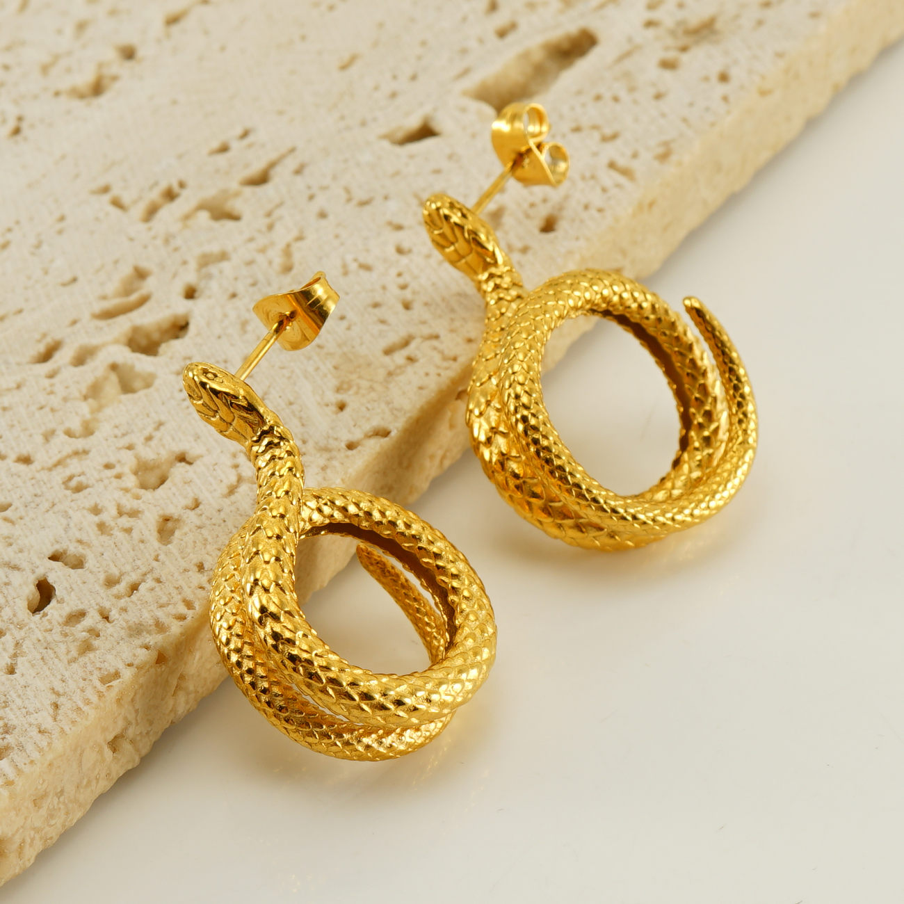 1 Pair Elegant Retro Snake Polishing Plating Stainless Steel 18K Gold Plated Ear Studs display picture 3