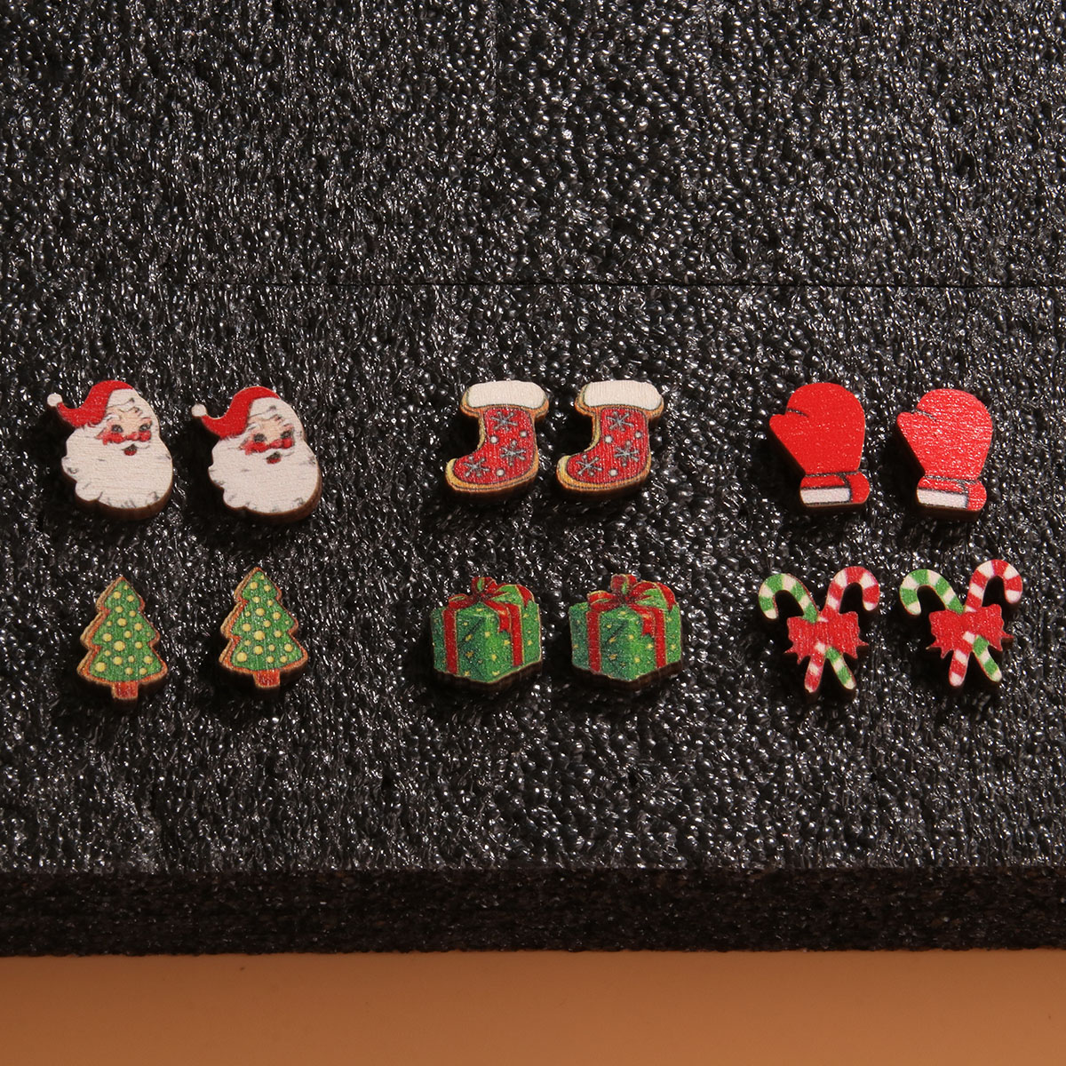 1 Set Cute Simple Style Christmas Tree Santa Claus Sock Printing Wood Ear Studs display picture 15
