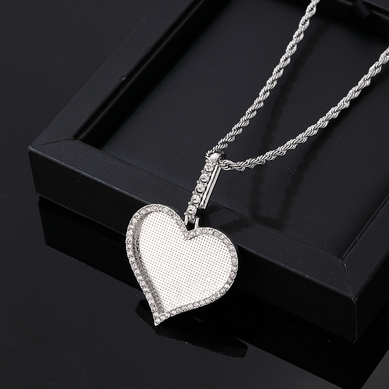 Wholesale Hip-Hop Vintage Style Rock Heart Shape 304 Stainless Steel Copper Plating Inlay K Gold Plated Rhodium Plated Zircon Pendant Necklace display picture 4