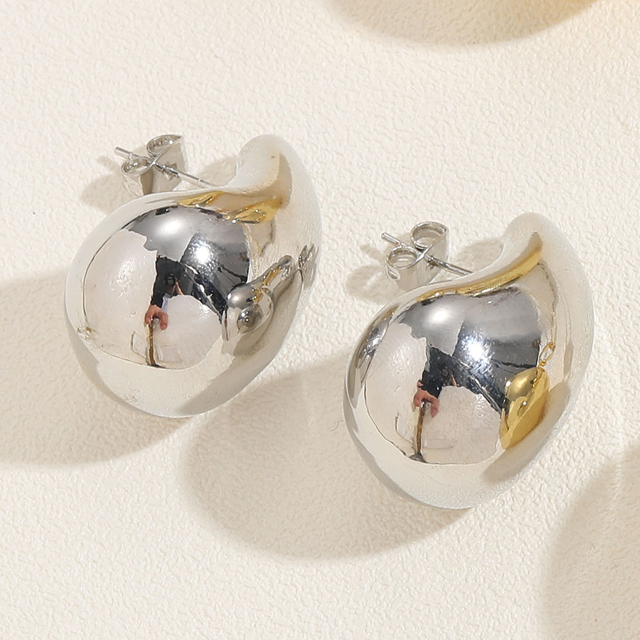 Süß Einfacher Stil Pendeln Wassertropfen Kupfer Überzug Aushöhlen 14 Karat Vergoldet Weißgold Plattiert Ohrringe Halskette display picture 3